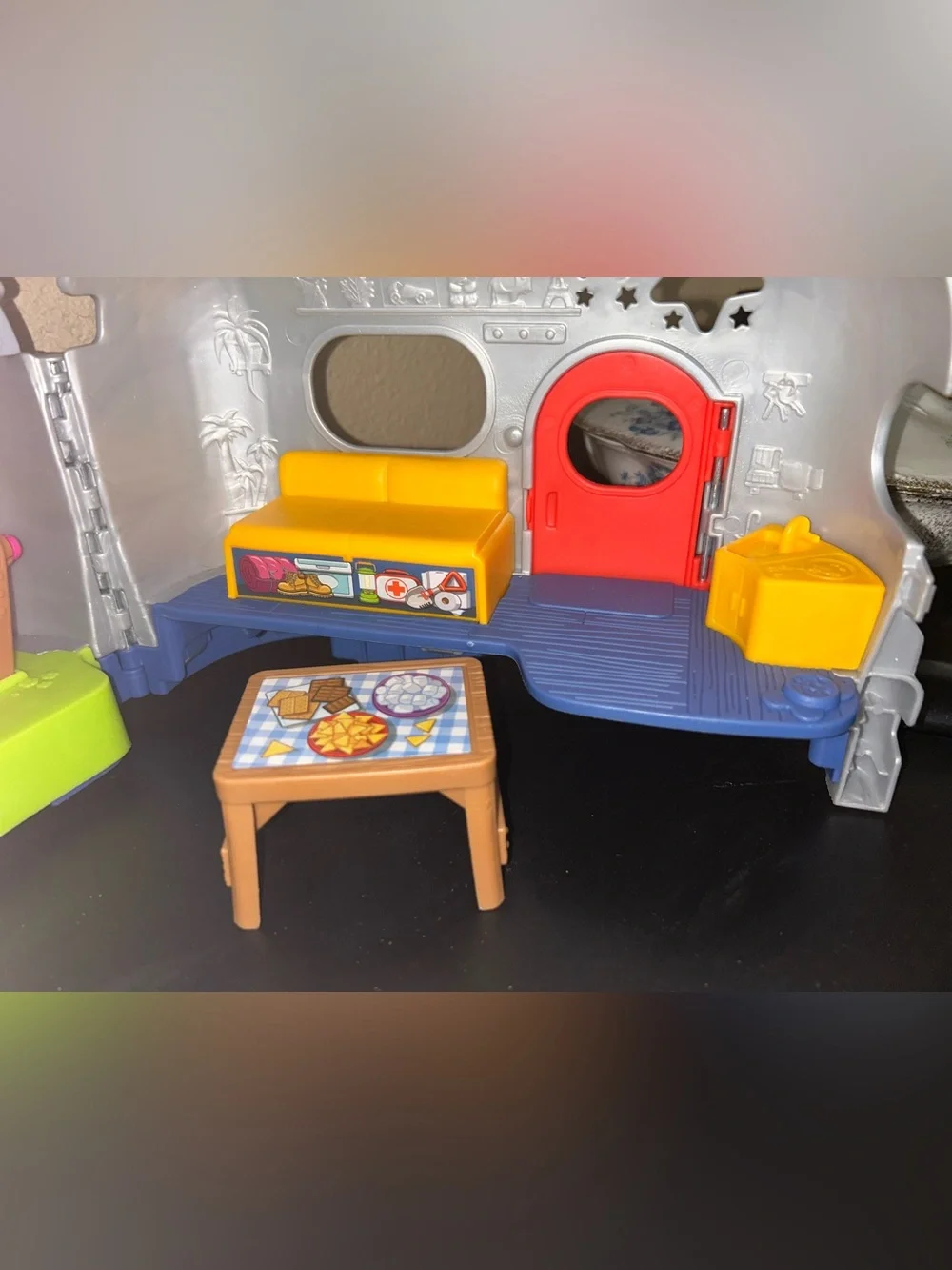 Fisher-Price Little People Light-up Learning Camper Playset 2021 Working lights